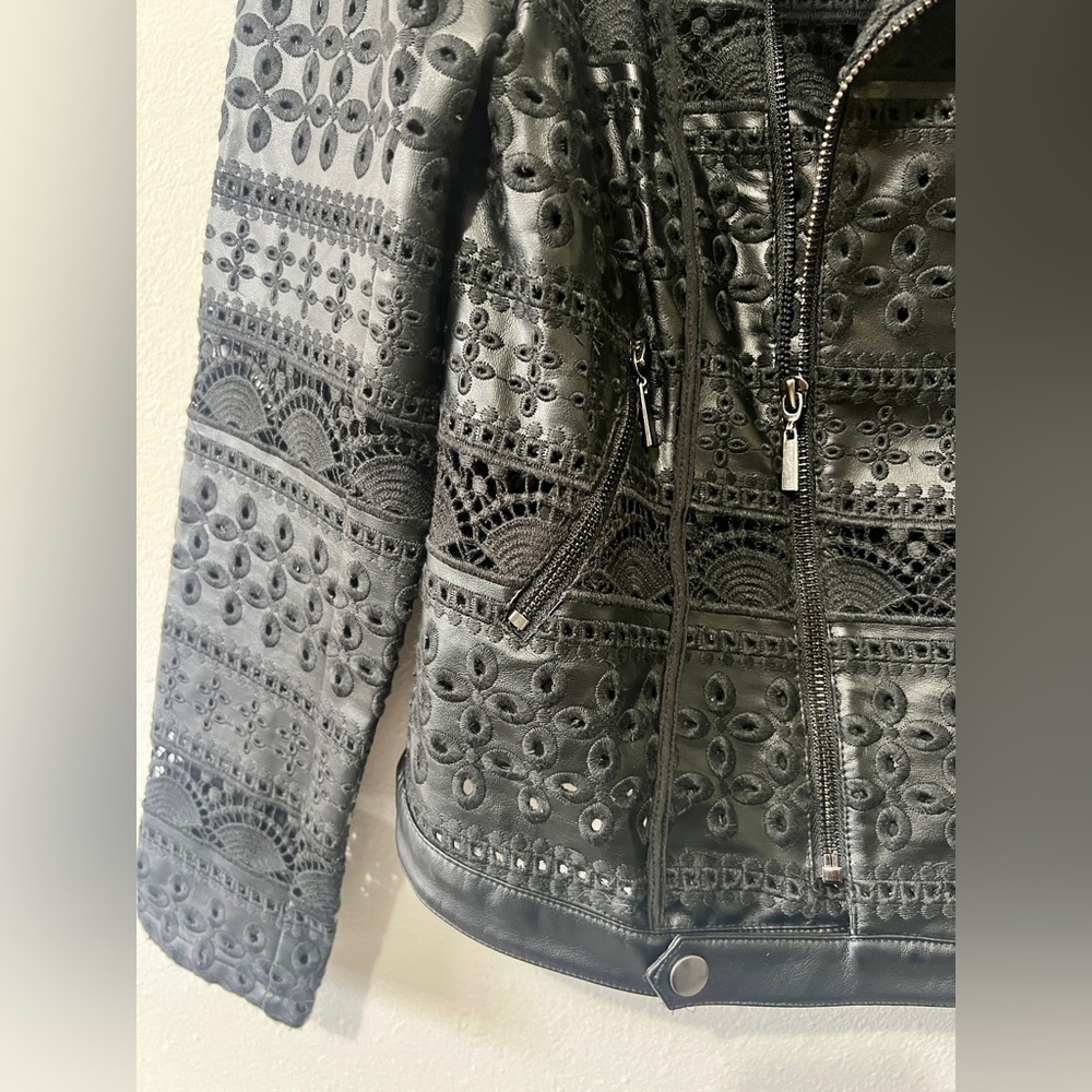 Willow & Clay NWT Eyelet Lace Vegan Leather Jacket - Medium - Picture 9 of 13
